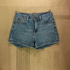American Eagle mom jean short